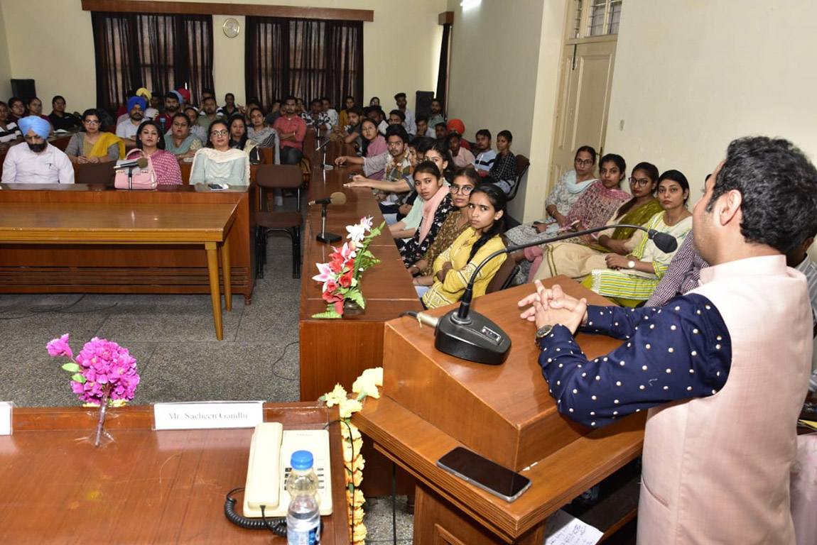 National seminar on 'Awareness about safe drug disposal, pharmacovigilance and drug safety, career opportunities in pharma academia and industry'